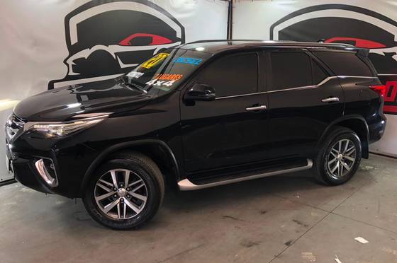 TOYOTA HILUX SW4 2.8 SRX 4X4 7 LUGARES 16V TURBO INTERCOOLER DIESEL 4P AUTOMÁTICO TOYOTA HILUX SW4 2.8 SRX 4X4 7 LUGARES 16V TURBO INTERCOOLER DIESEL 4P AUTOMÁTICO